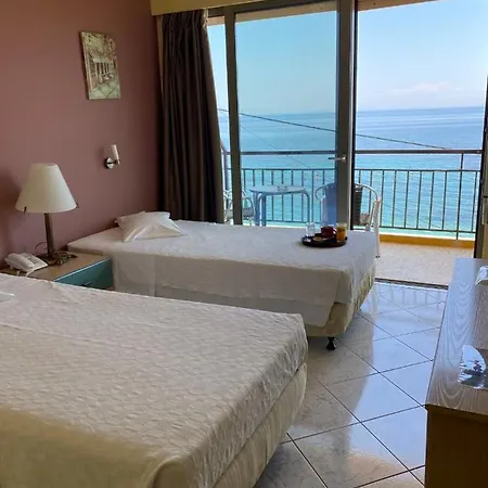 Riviera Hotel *