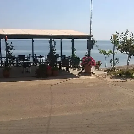 Riviera Hotel *