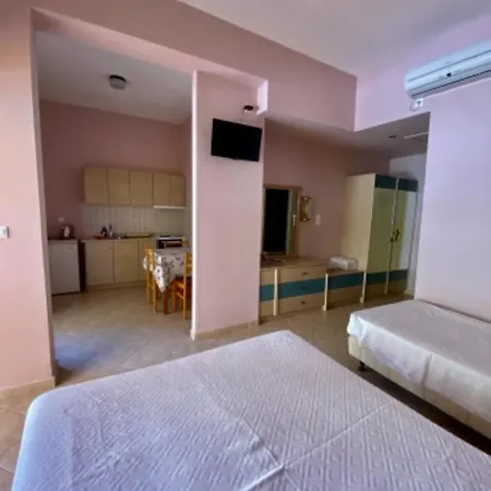 Riviera Hotel *