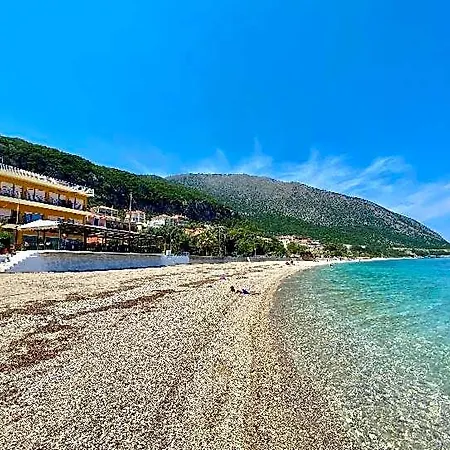 Riviera Hotel *