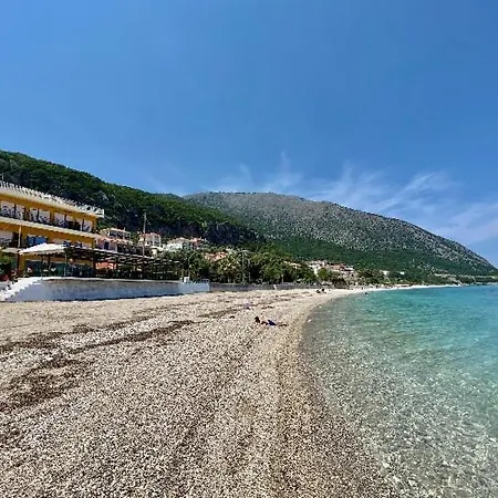 Riviera فندق