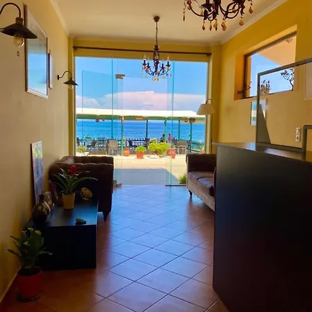 Riviera فندق