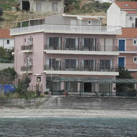 Riviera فندق
