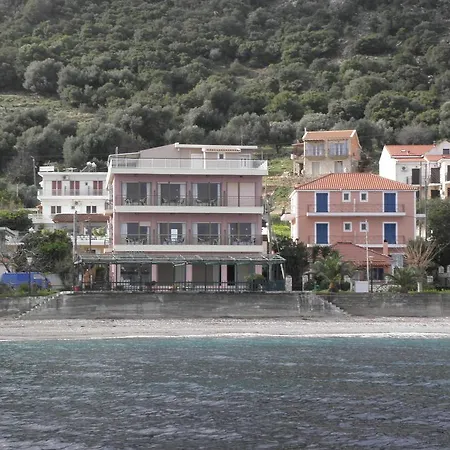 Riviera فندق